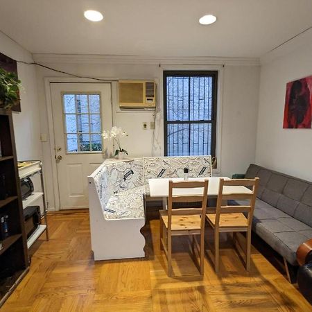 Ferienwohnung Fawlty Towers In Williamsburg New York Exterior foto